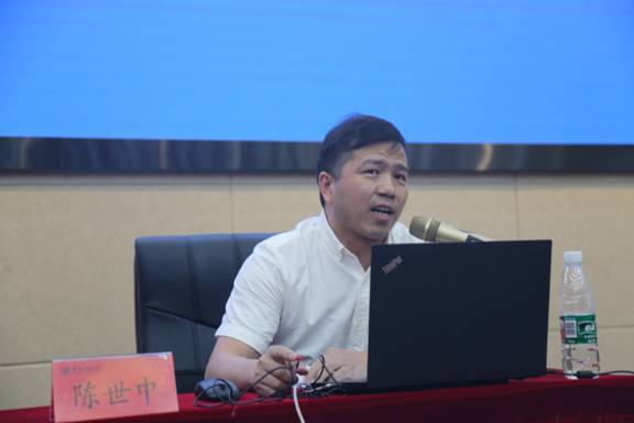 8J2A4002